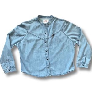 Wrangler Lovely Denim Shirt Light Wash Women’s Size Medium.